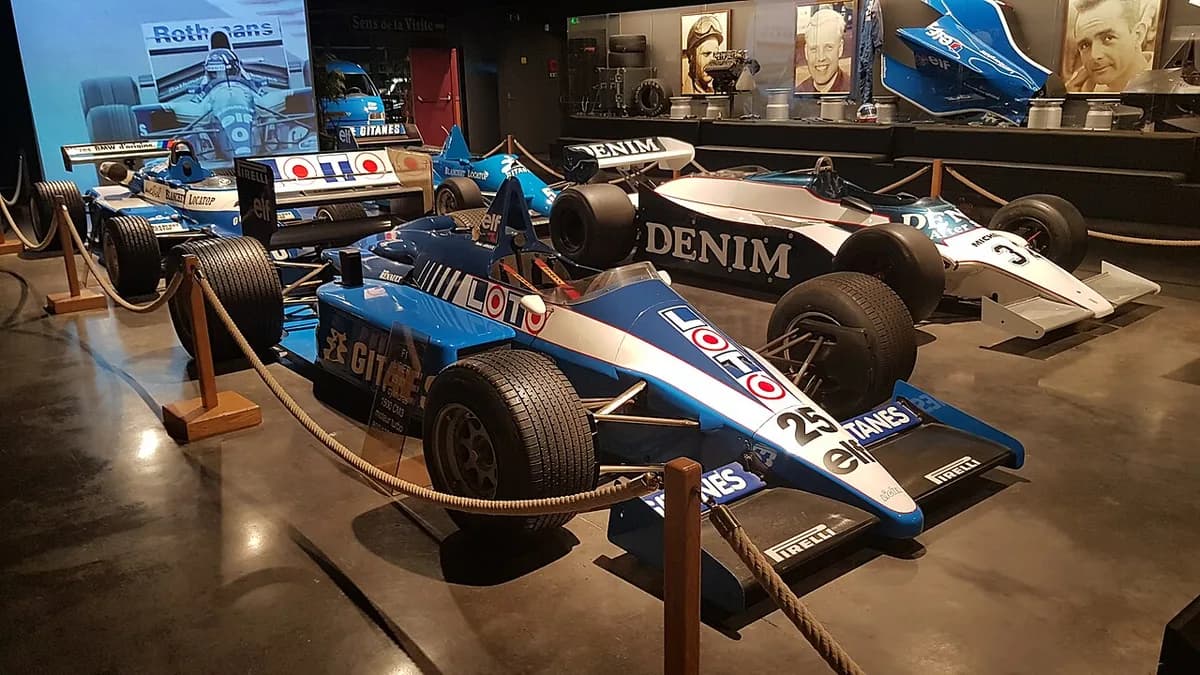 Ligier JS27