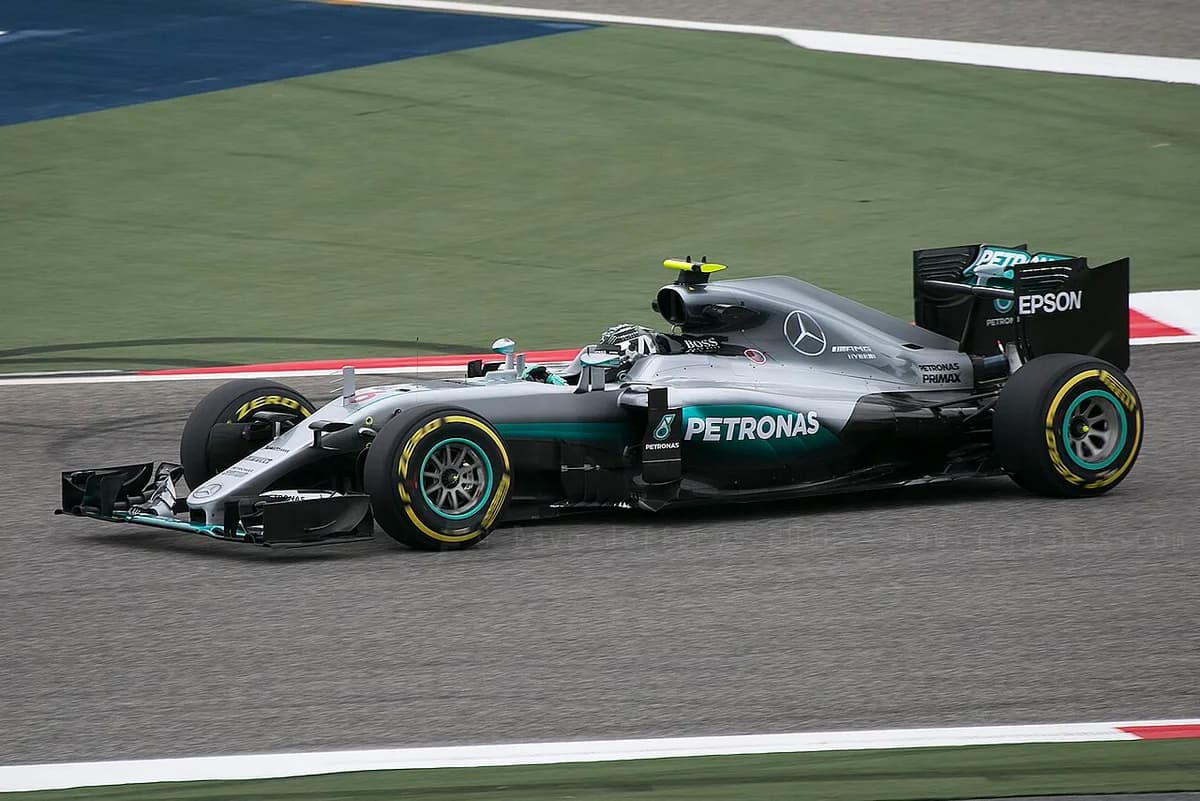 Mercedes F1 W07 Hybrid