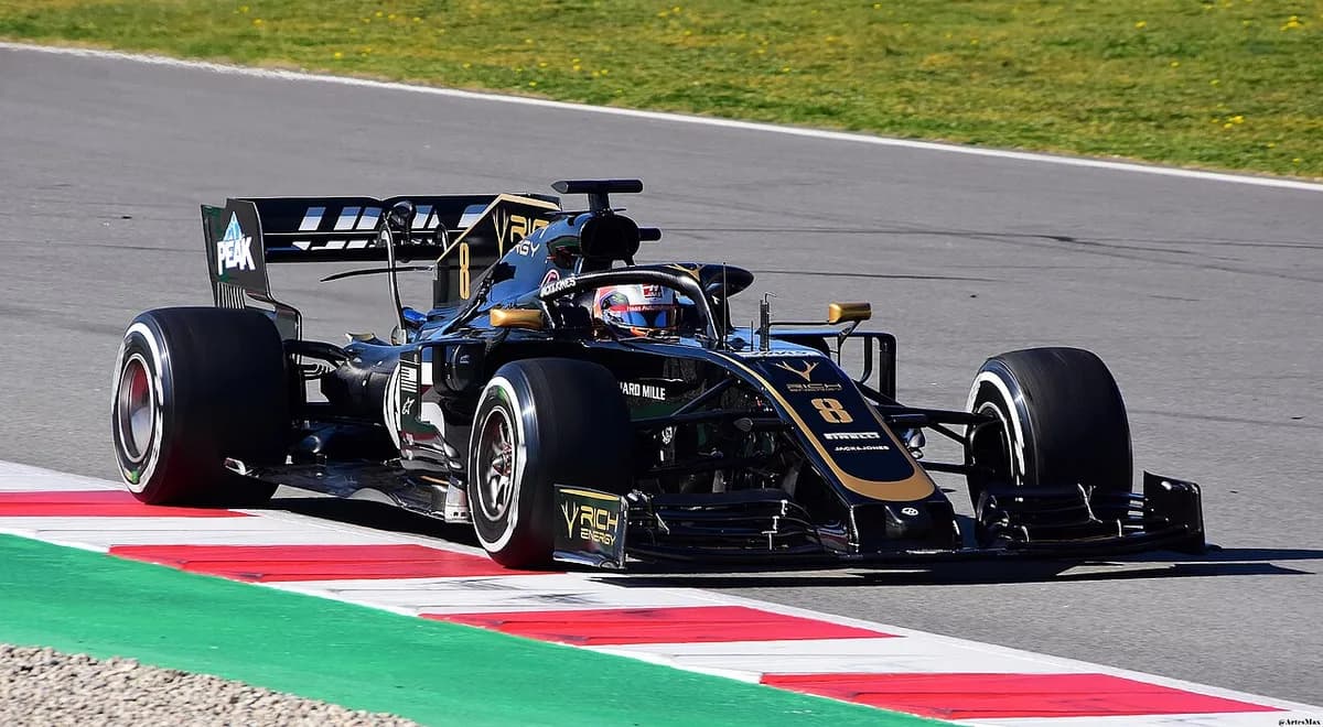 Haas VF-19